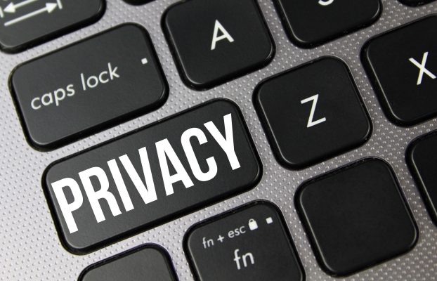 Minori e immagini online: il nuovo vademecum del Garante Privacy sui rischi dell’IA