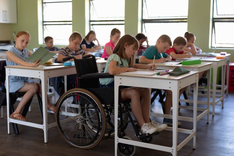 Formazione del personale scolastico sulla valutazione di base e sul progetto di vita individuale per le persone con disabilità